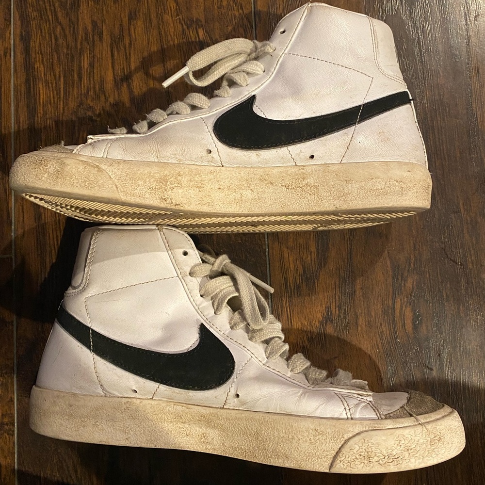 Nike Mid Blazer Sneakers